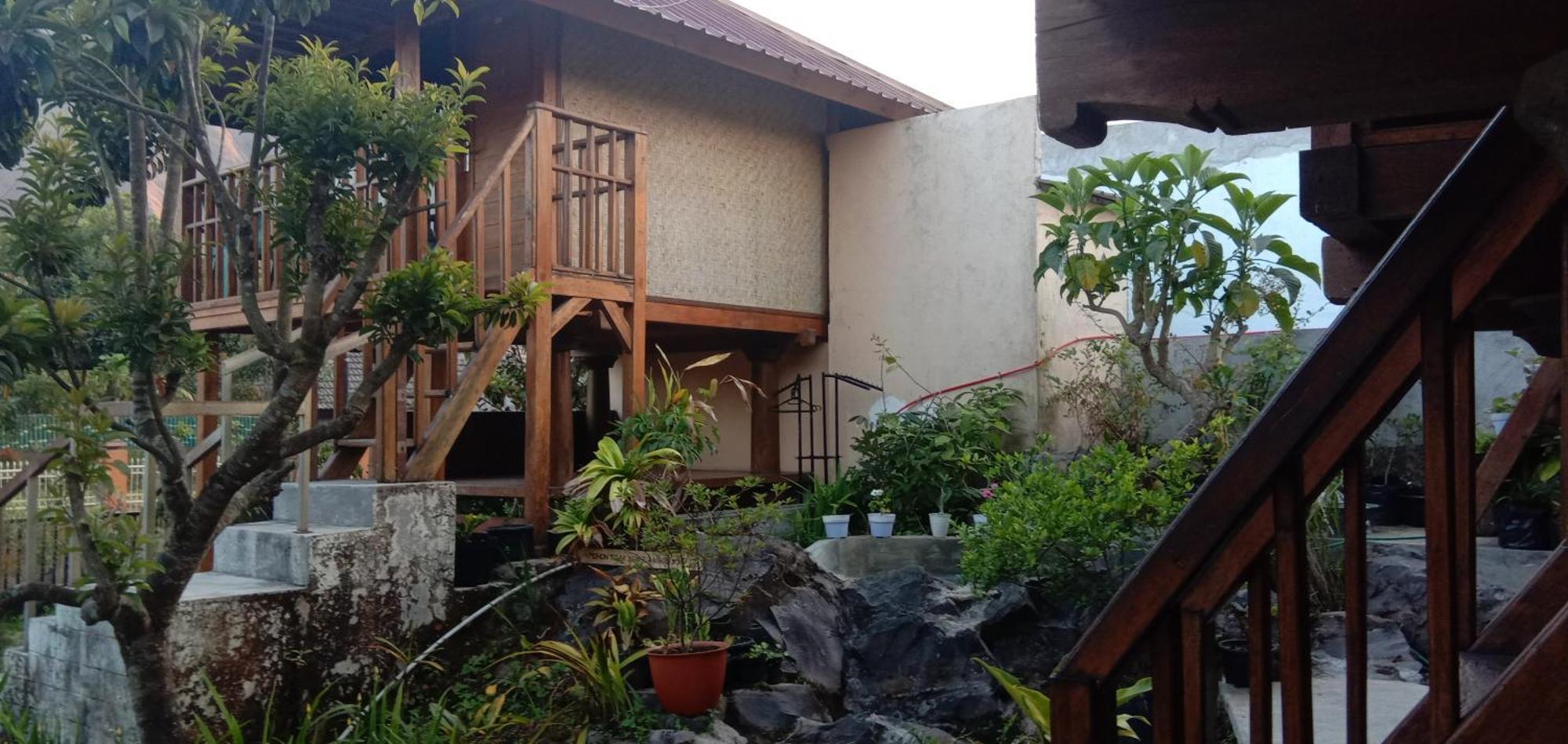 Radiya Guesthouse ซัมบาลัง ลาวัง ภายนอก รูปภาพ
