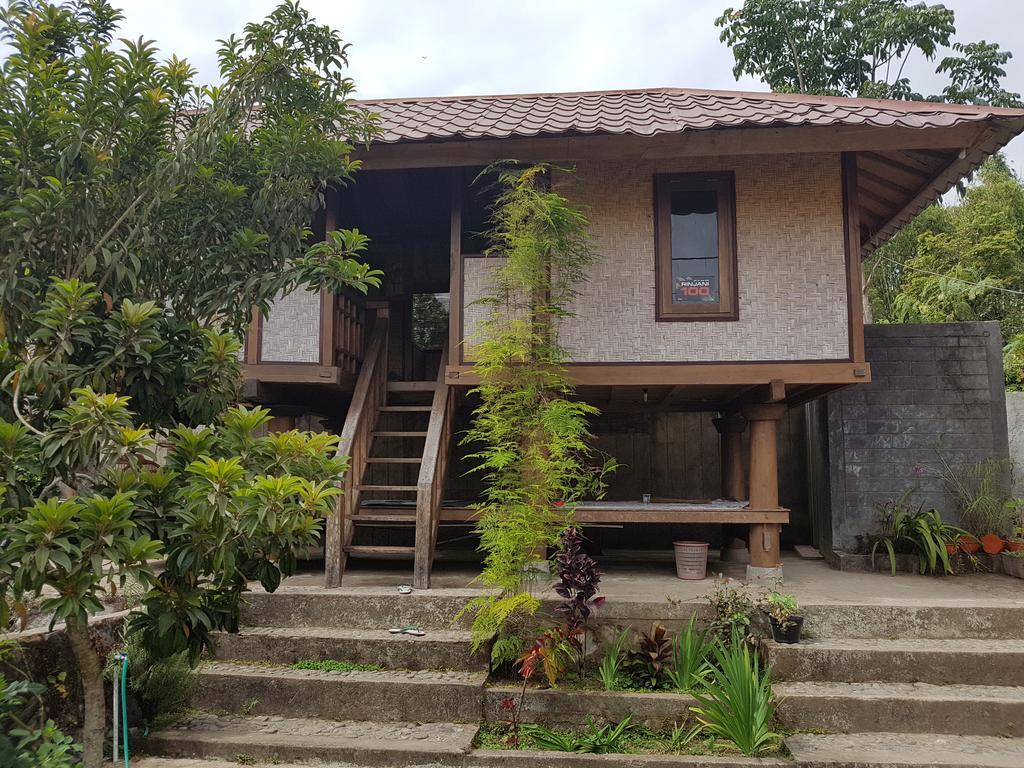 Radiya Guesthouse ซัมบาลัง ลาวัง ภายนอก รูปภาพ